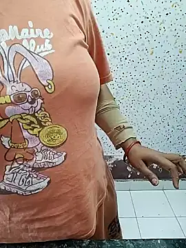 Snapshot of milf-kaira chatting on 01/15/25, 04:04 milf-kaira online show from 01/15/25, 04:04