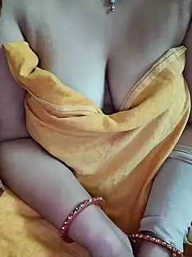 Snapshot of milf-kaira chatting on 01/03/25, 06:00 milf-kaira online show from 01/03/25, 06:00