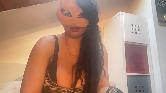 Snapshot of SCARLET-SANTANA chatting on 02/18/25, 10:27 SCARLET-SANTANA online show from 02/18/25, 10:27