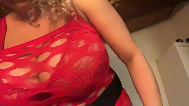 Snapshot of SCARLET-SANTANA chatting on 02/18/26, 10:06 SCARLET-SANTANA online show from 02/18/26, 10:06