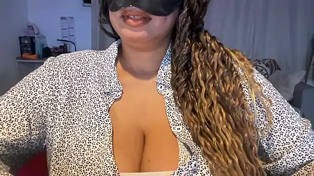 SCARLET-SANTANA online show from 10/31/25, 10:23