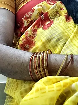Snapshot of Tamilrojanew chatting on 10/10/25, 10:38 Tamilrojanew online show from 10/10/25, 10:38