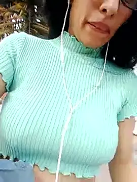 chloewildd  online show from 09/12/25, 09:47