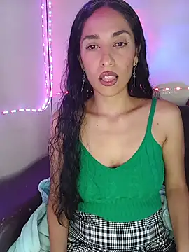 Snapshot of chloewildd_ chatting on 05/27/26, 04:03 chloewildd online show from 05/27/26, 04:03