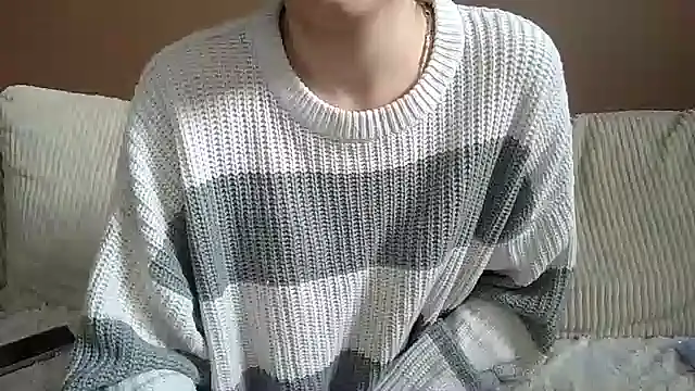 Snapshot of Petite_moi chatting on 03/12/26, 12:20 Petite moi online show from 03/12/26, 12:20