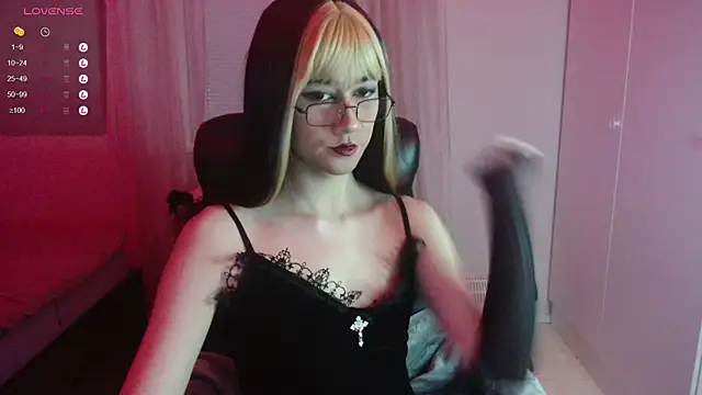 Snapshot of lewd_pillows chatting on 12/18/24, 07:41 lewd pillows online show from 12/18/24, 07:41