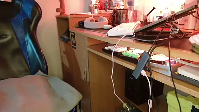 DirtyDi97 online show from 10/22/25, 04:12