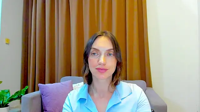 Snapshot of LovelyeeMia chatting on 10/14/25, 11:11 LovelyeeMia online show from 10/14/25, 11:11