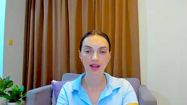 Snapshot of LovelyeeMia chatting on 10/17/25, 12:18 LovelyeeMia online show from 10/17/25, 12:18