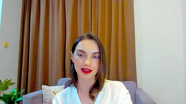 Snapshot of LovelyeeMia chatting on 10/18/25, 02:41 LovelyeeMia online show from 10/18/25, 02:41
