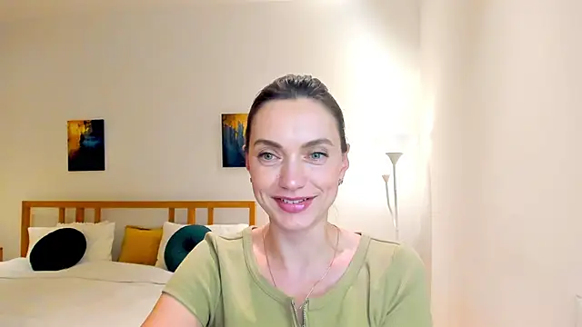 Snapshot of LovelyeeMia chatting on 12/10/24, 03:22 LovelyeeMia online show from 12/10/24, 03:22