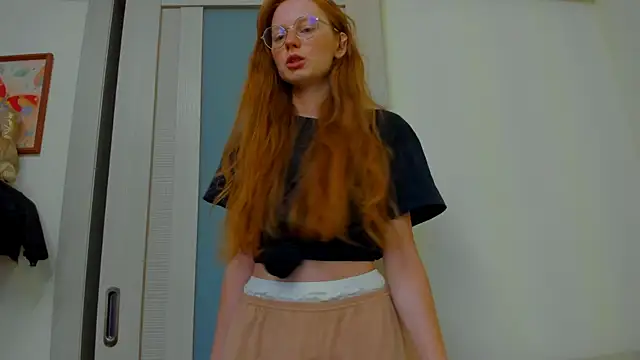 Snapshot of Fire_Luna chatting on 09/09/25, 04:11 Fire Luna online show from 09/09/25, 04:11