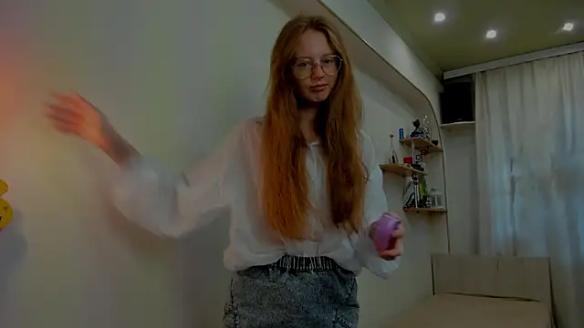 Snapshot of Fire_Luna chatting on 09/19/25, 05:11 Fire Luna online show from 09/19/25, 05:11