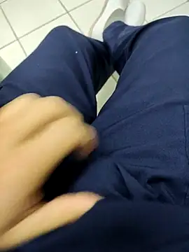 Snapshot of gatmoreno1 chatting on 10/07/25, 04:19 gatmoreno1 online show from 10/07/25, 04:19