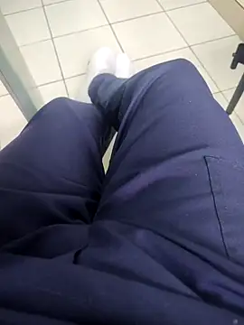 Snapshot of gatmoreno1 chatting on 10/31/25, 02:46 gatmoreno1 online show from 10/31/25, 02:46