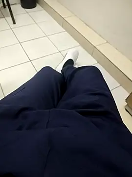 Snapshot of gatmoreno1 chatting on 09/24/25, 04:35 gatmoreno1 online show from 09/24/25, 04:35