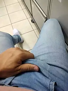 Snapshot of gatmoreno1 chatting on 11/01/25, 11:15 gatmoreno1 online show from 11/01/25, 11:15