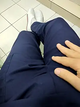 Snapshot of gatmoreno1 chatting on 10/03/25, 04:30 gatmoreno1 online show from 10/03/25, 04:30