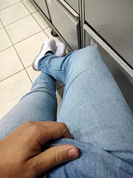 Snapshot of gatmoreno1 chatting on 10/11/25, 02:29 gatmoreno1 online show from 10/11/25, 02:29