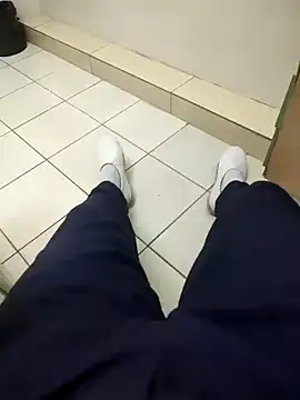 Snapshot of gatmoreno1 chatting on 09/26/25, 04:58 gatmoreno1 online show from 09/26/25, 04:58