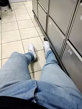 Snapshot of gatmoreno1 chatting on 10/04/25, 02:18 gatmoreno1 online show from 10/04/25, 02:18