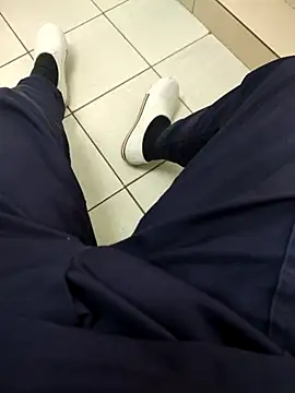 Snapshot of gatmoreno1 chatting on 09/17/25, 06:43 gatmoreno1 online show from 09/17/25, 06:43