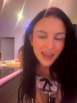 Snapshot of lenalux chatting on 11/27/25, 01:33 lenalux online show from 11/27/25, 01:33