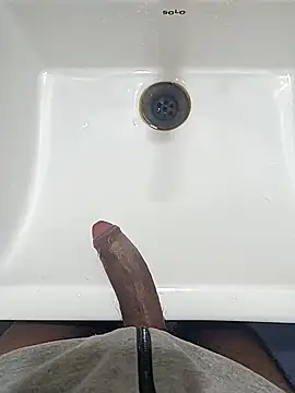 Snapshot of checkyourdadddy chatting on 12/28/24, 04:30 checkyourdadddy online show from 12/28/24, 04:30