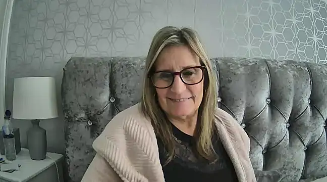 Snapshot of Additive_Mature_Linda chatting on 01/20/25, 02:46 Additive Mature Linda online show from 01/20/25, 02:46