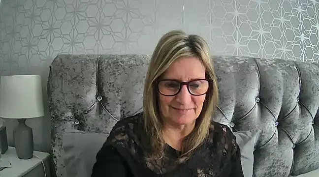 Snapshot of Additive_Mature_Linda chatting on 01/20/25, 11:45 Additive Mature Linda online show from 01/20/25, 11:45