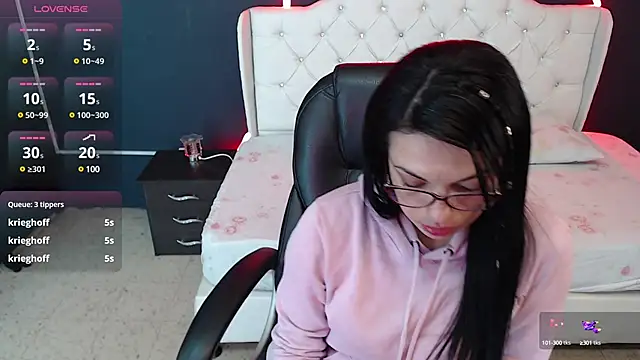 Snapshot of Danielle-Smithh chatting on 02/09/25, 03:32 Danielle-Smithh online show from 02/09/25, 03:32