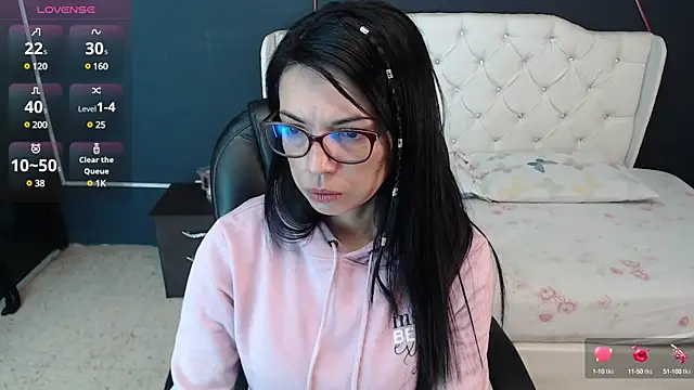 Snapshot of Danielle-Smithh chatting on 02/08/25, 09:15 Danielle-Smithh online show from 02/08/25, 09:15