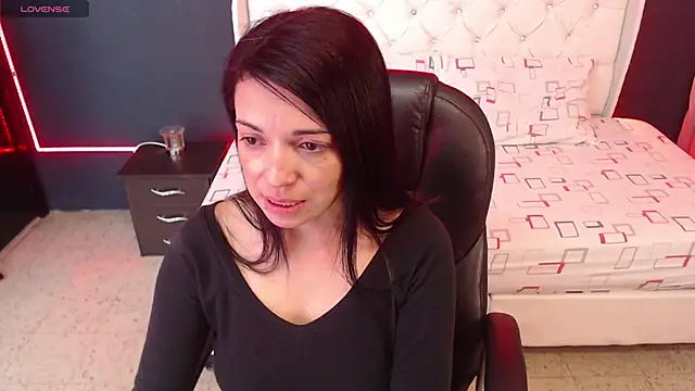 Snapshot of Danielle-Smithh chatting on 02/13/25, 03:50 Danielle-Smithh online show from 02/13/25, 03:50