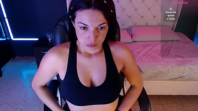 Snapshot of Danielle-Smithh chatting on 02/21/25, 08:05 Danielle-Smithh online show from 02/21/25, 08:05