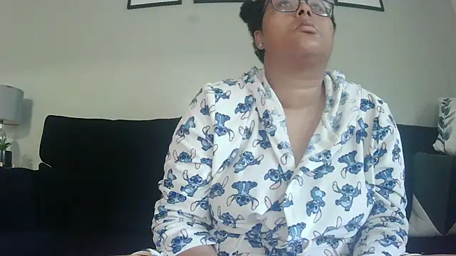 vanilla chocolate23 online show from 10/15/25, 07:49