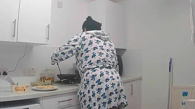 vanilla chocolate23 online show from 11/12/25, 09:35