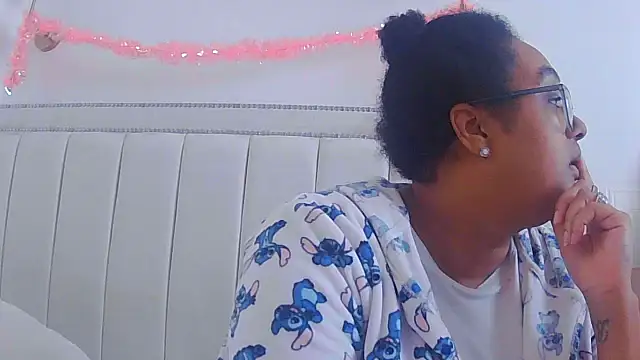 vanilla chocolate23 online show from 11/17/25, 10:52