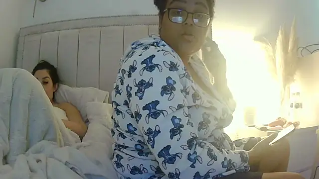 vanilla chocolate23 online show from 10/12/25, 09:10