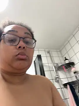 vanilla chocolate23 online show from 11/14/25, 09:57