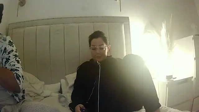 vanilla chocolate23 online show from 10/13/25, 06:53