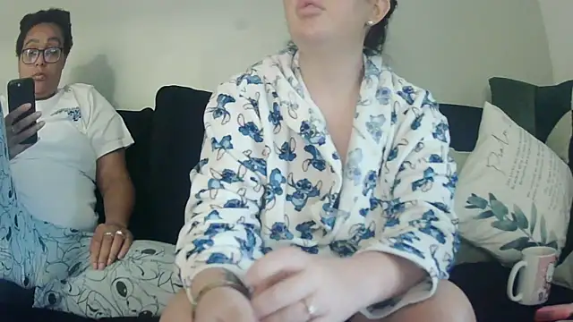 vanilla chocolate23 online show from 09/18/25, 07:33