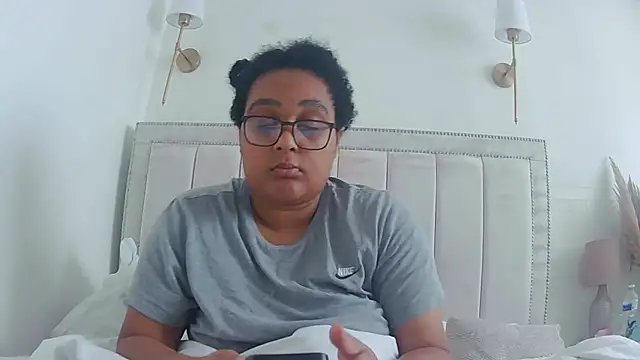 vanilla chocolate23 online show from 10/19/25, 10:07