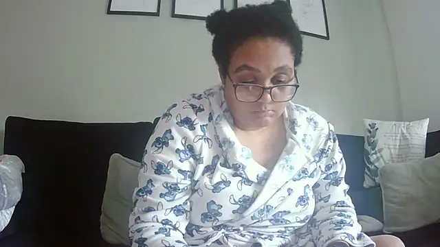 vanilla chocolate23 online show from 11/11/25, 09:04