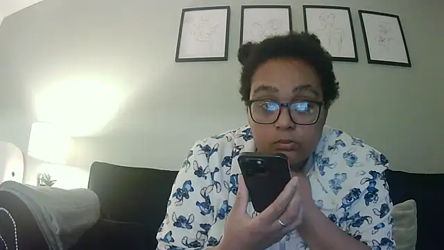 vanilla chocolate23 online show from 10/20/25, 07:09