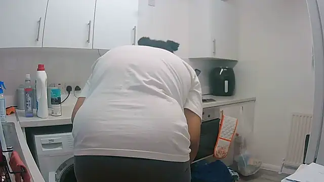 vanilla chocolate23 online show from 11/02/25, 10:42