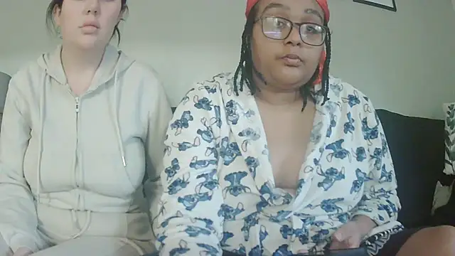 vanilla chocolate23 online show from 12/17/25, 08:52