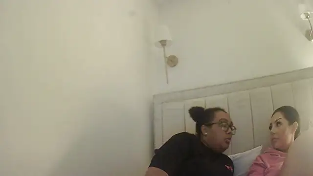 vanilla chocolate23 online show from 10/11/25, 08:54