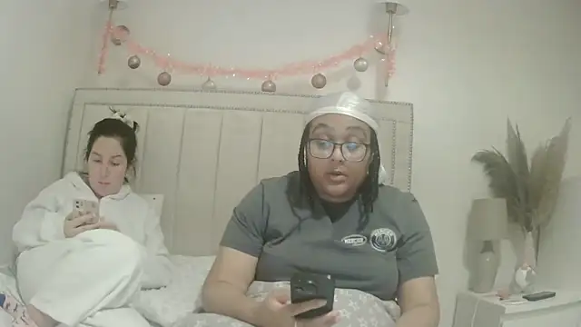 vanilla chocolate23 online show from 12/18/25, 08:23