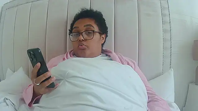 vanilla chocolate23 online show from 10/31/25, 11:29