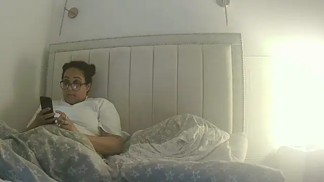 vanilla chocolate23 online show from 04/08/26, 08:10